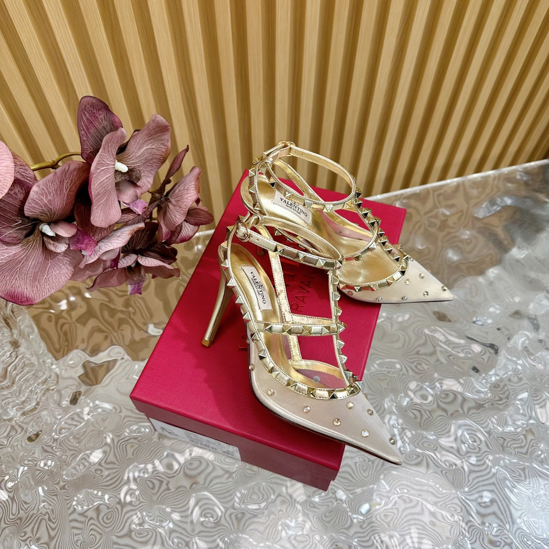ROCKSTUD MIRROR-EFFECT PUMP WITH MATCHING STRAPS AND STUDS 95 MM GOLD CALFSKIN  AND MESH