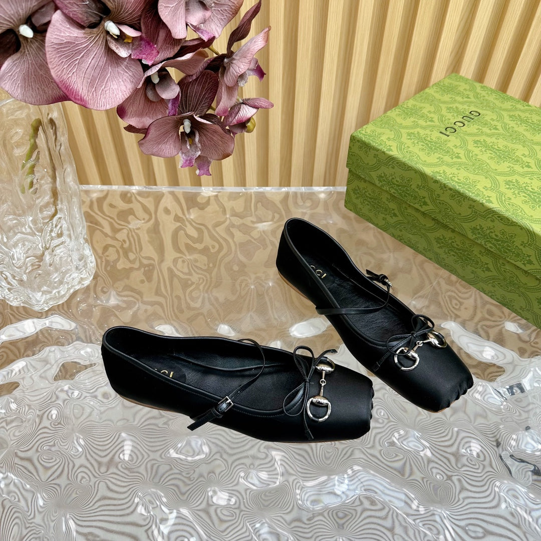BALLET FLAT IN BLACK SILK