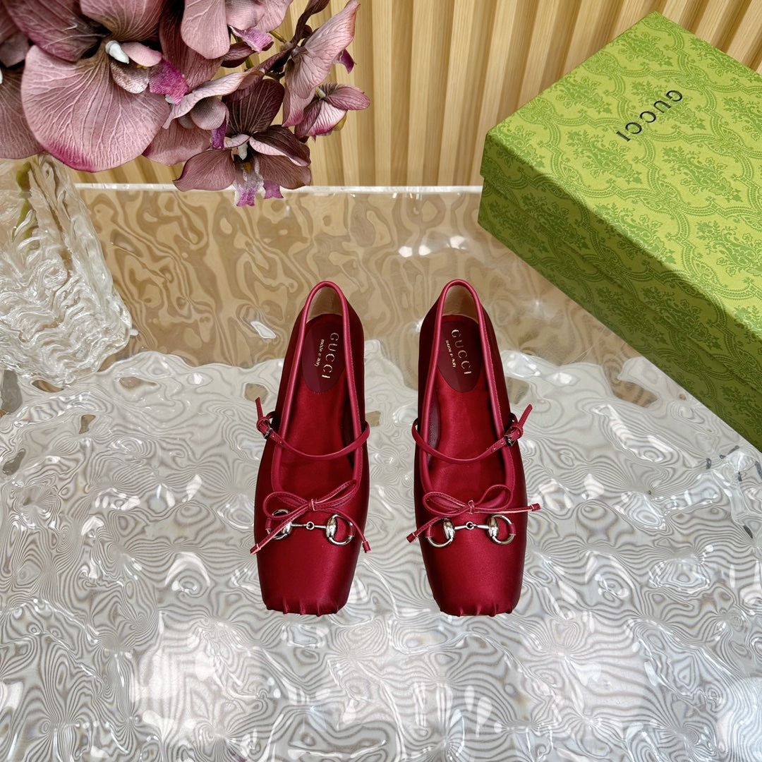 BALLET FLAT IN CHERRY RED SILK
