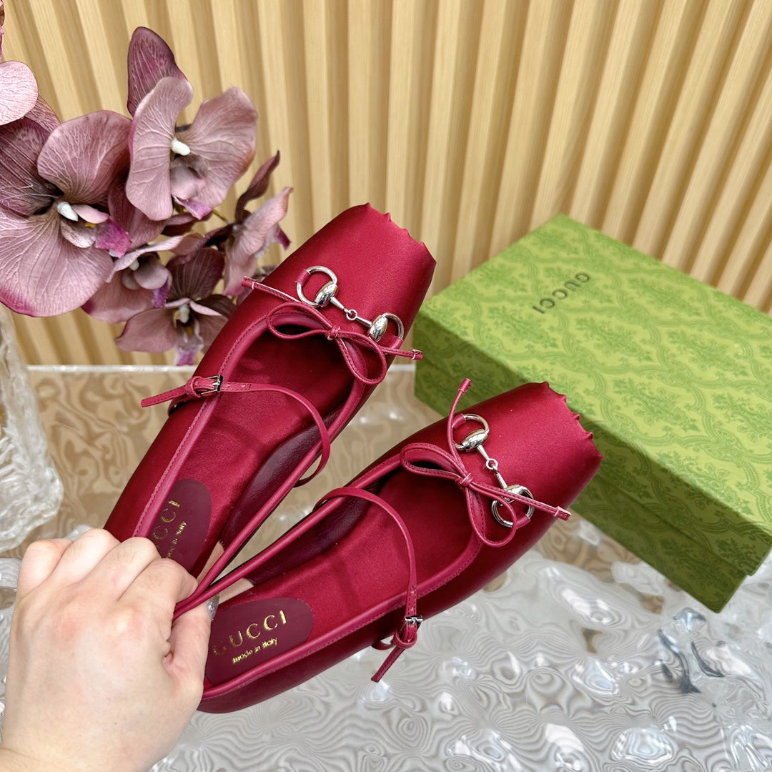 BALLET FLAT IN CHERRY RED SILK