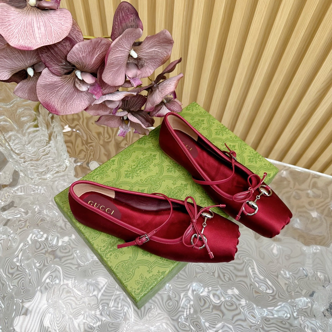 BALLET FLAT IN CHERRY RED SILK