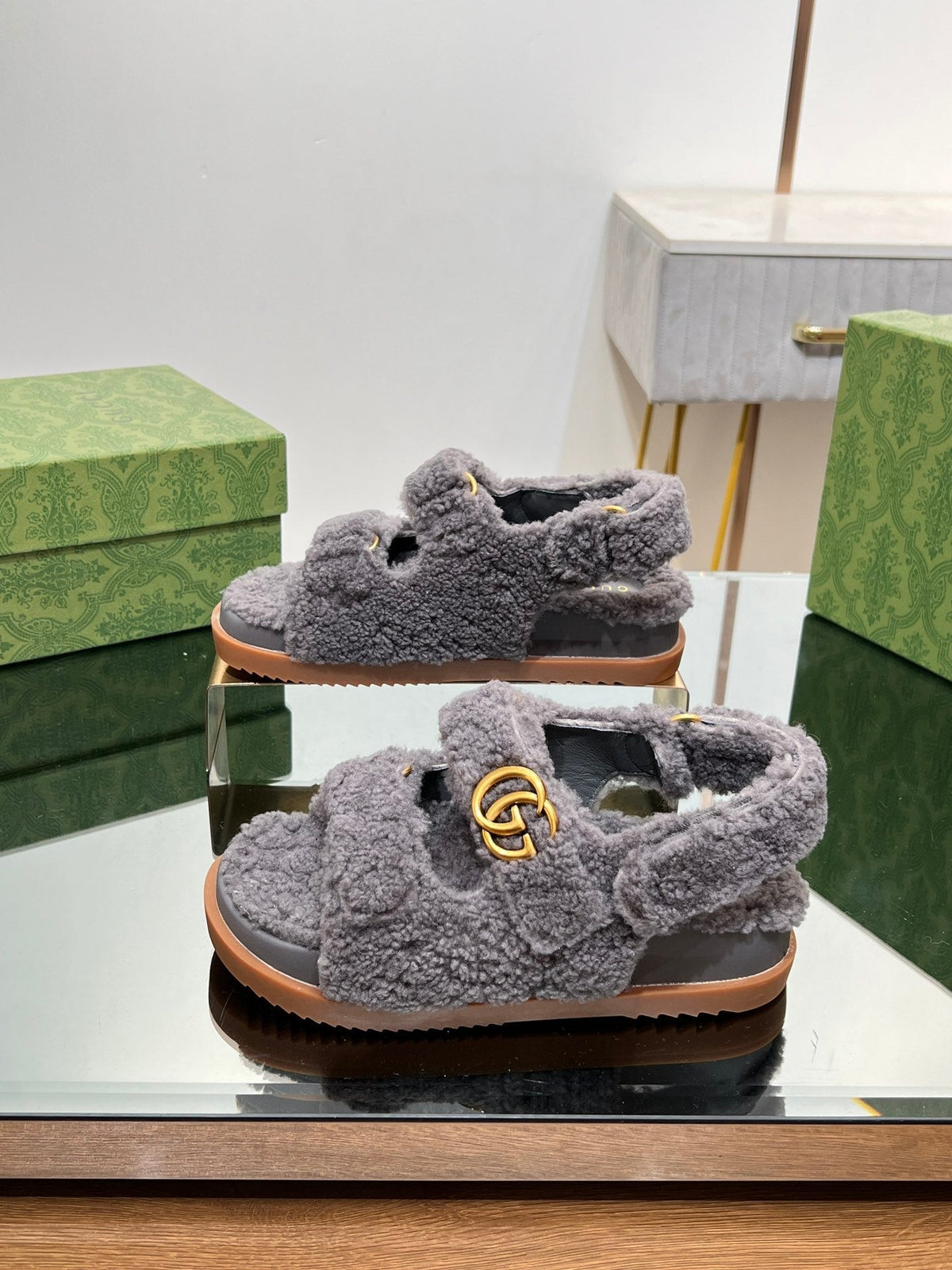 DAD SANDALS IN DARK GRAY FLEECE