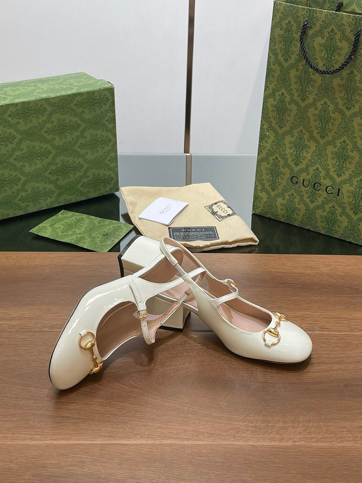 GG HORSEBIT PUMP WHITE LAMBSKIN