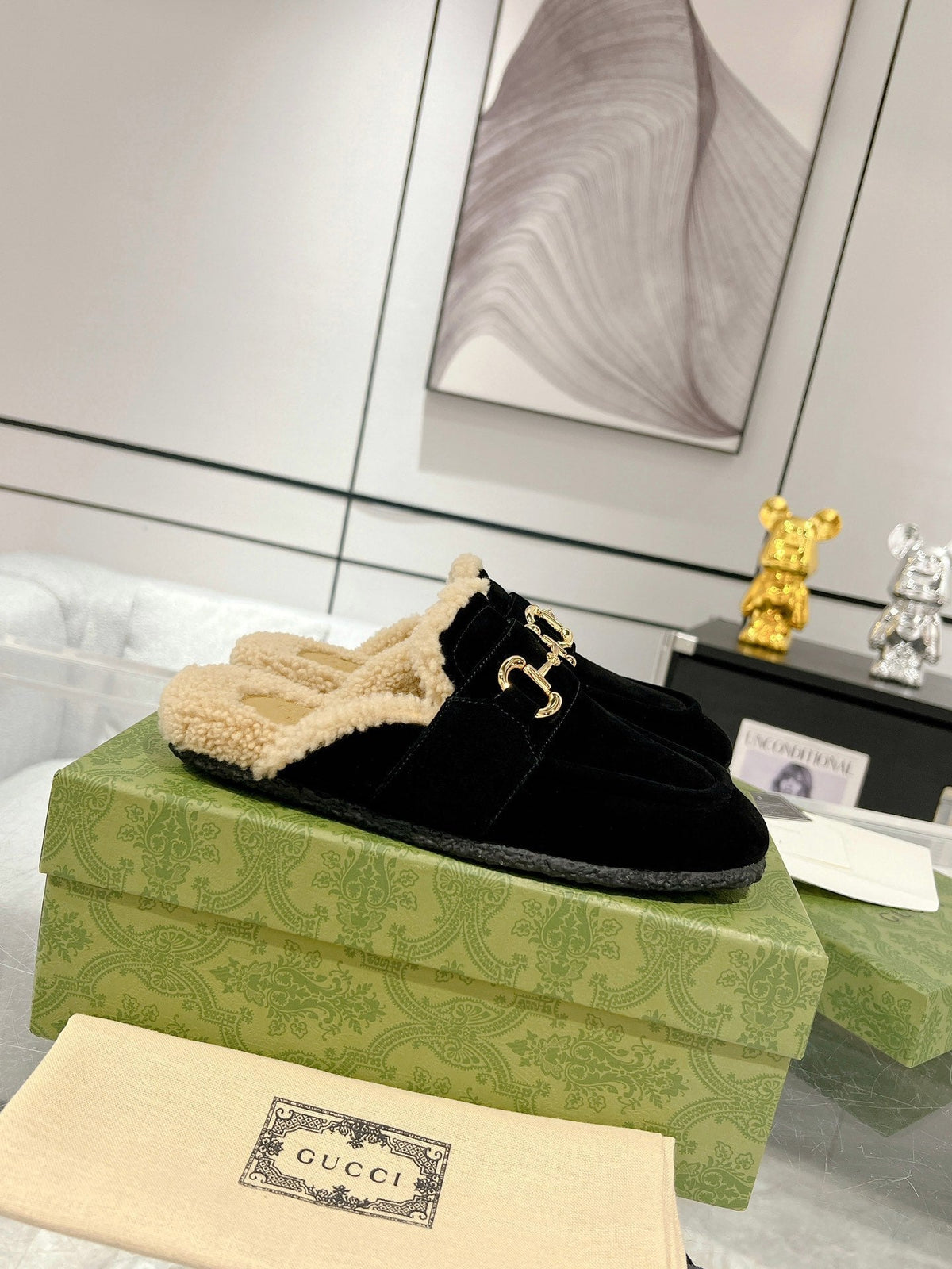 HORSEBIT MULE IN BLACK SUEDE AND FLEECE LINING