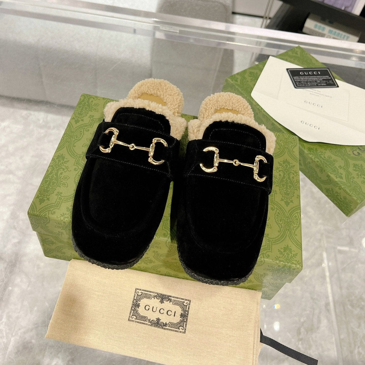 HORSEBIT MULE IN BLACK SUEDE AND FLEECE LINING