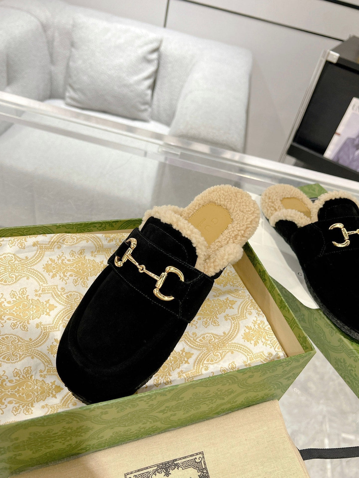 HORSEBIT MULE IN BLACK SUEDE AND FLEECE LINING