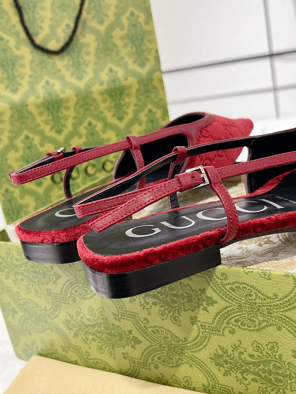 GG SLINGBACK FLATS CHERRY VELVET