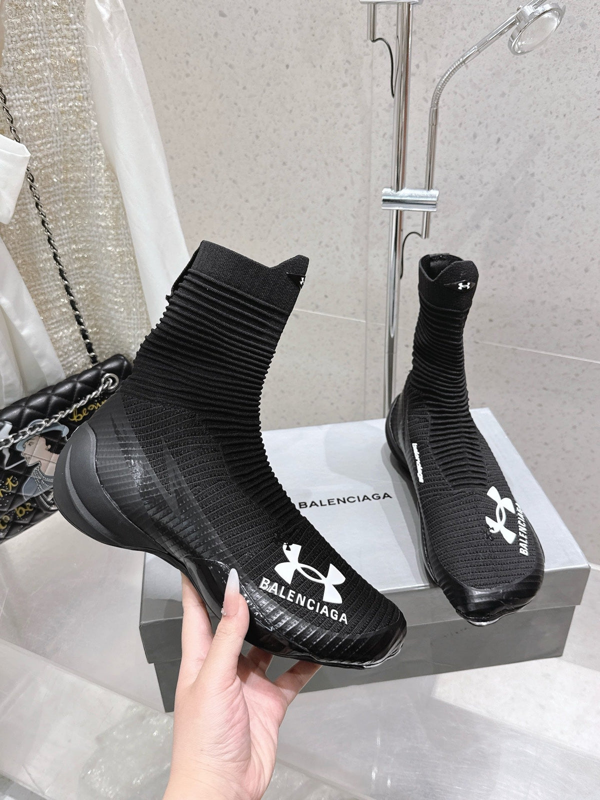 UNDER ARMOUR HYPER SNEAKER IN BLACK MIX WHITE KNITTED FABRIC