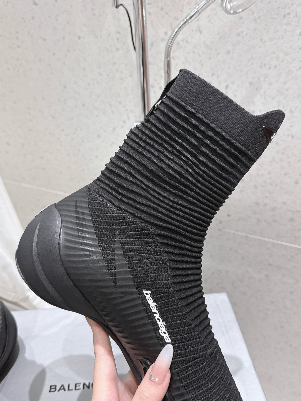 UNDER ARMOUR HYPER SNEAKER IN BLACK MIX WHITE KNITTED FABRIC