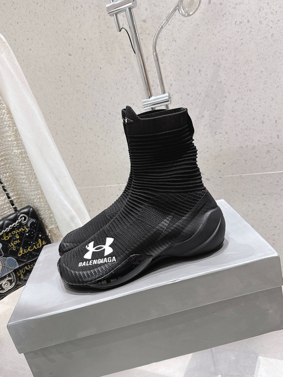 UNDER ARMOUR HYPER SNEAKER IN BLACK MIX WHITE KNITTED FABRIC