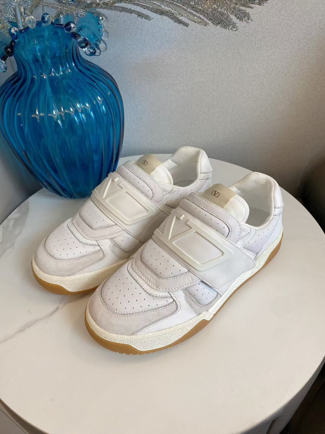 VT 25S Couple Sneakers White Calfskin Suede 563101
