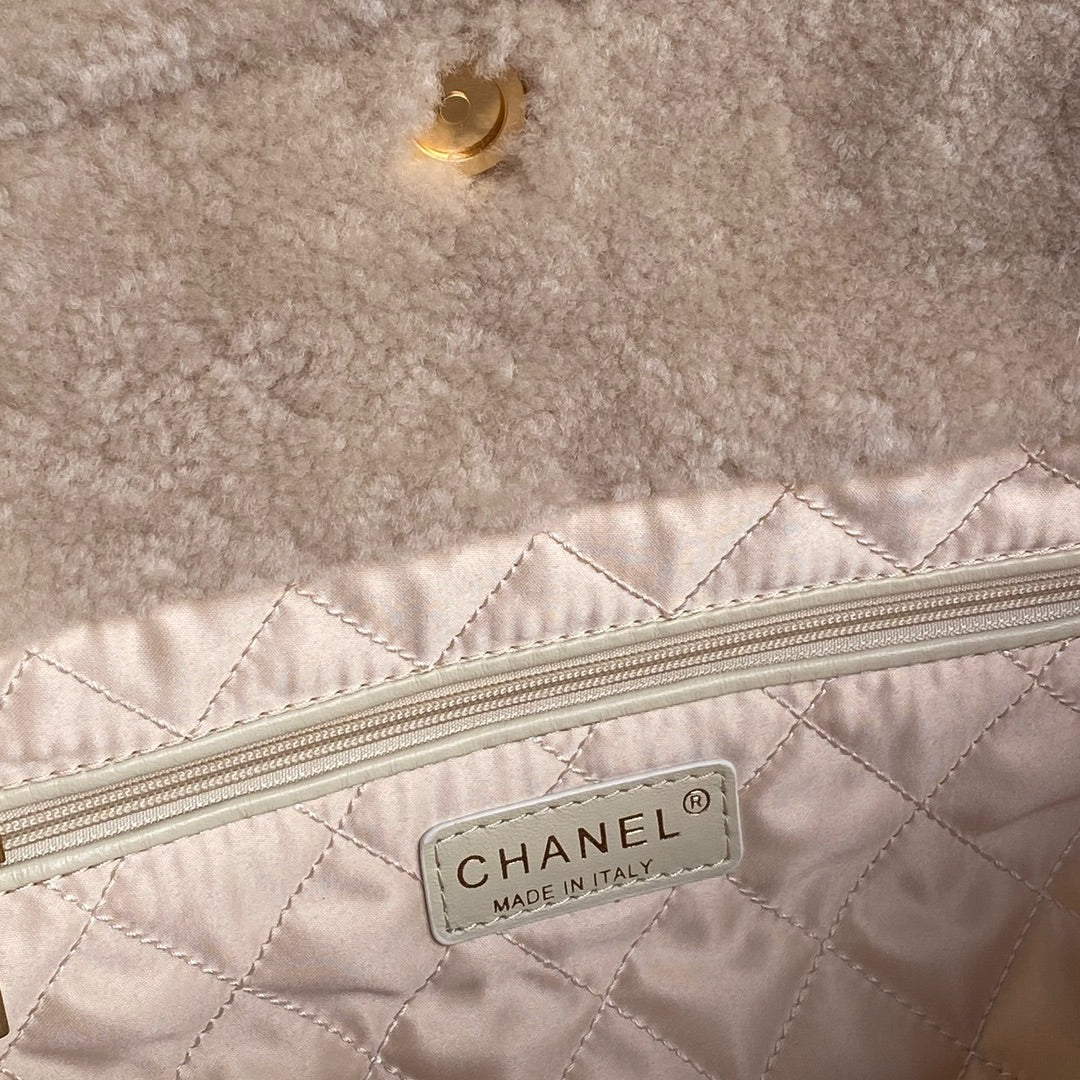 CC 24K Hobo 22 Bag 39cm Beige Wool Fur