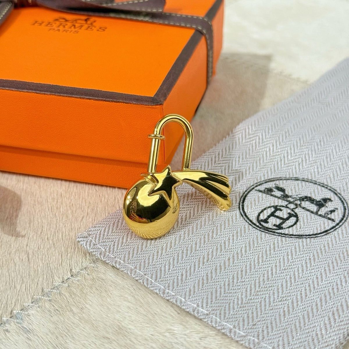 HM Shooting Star Head Charm