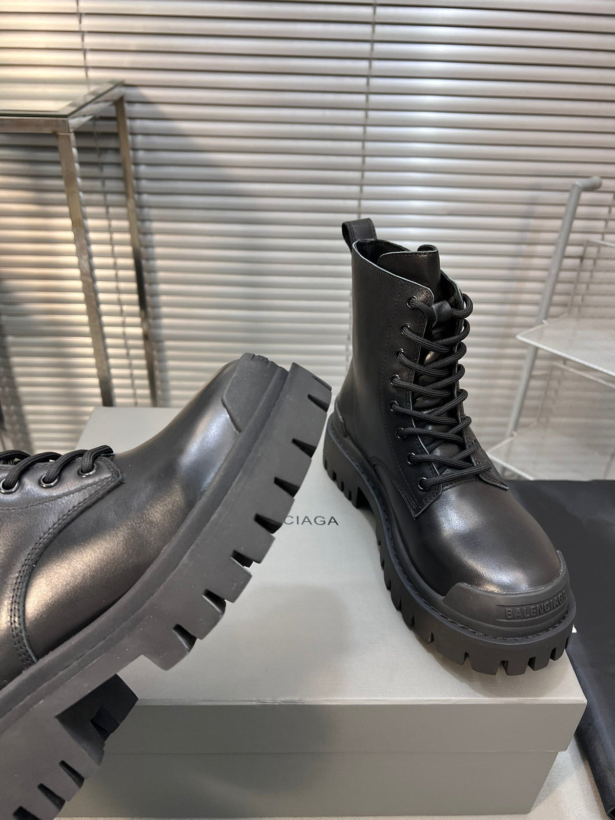 CHUNKY BOOTS IN BLACK SMOOTH CALFSKIN
