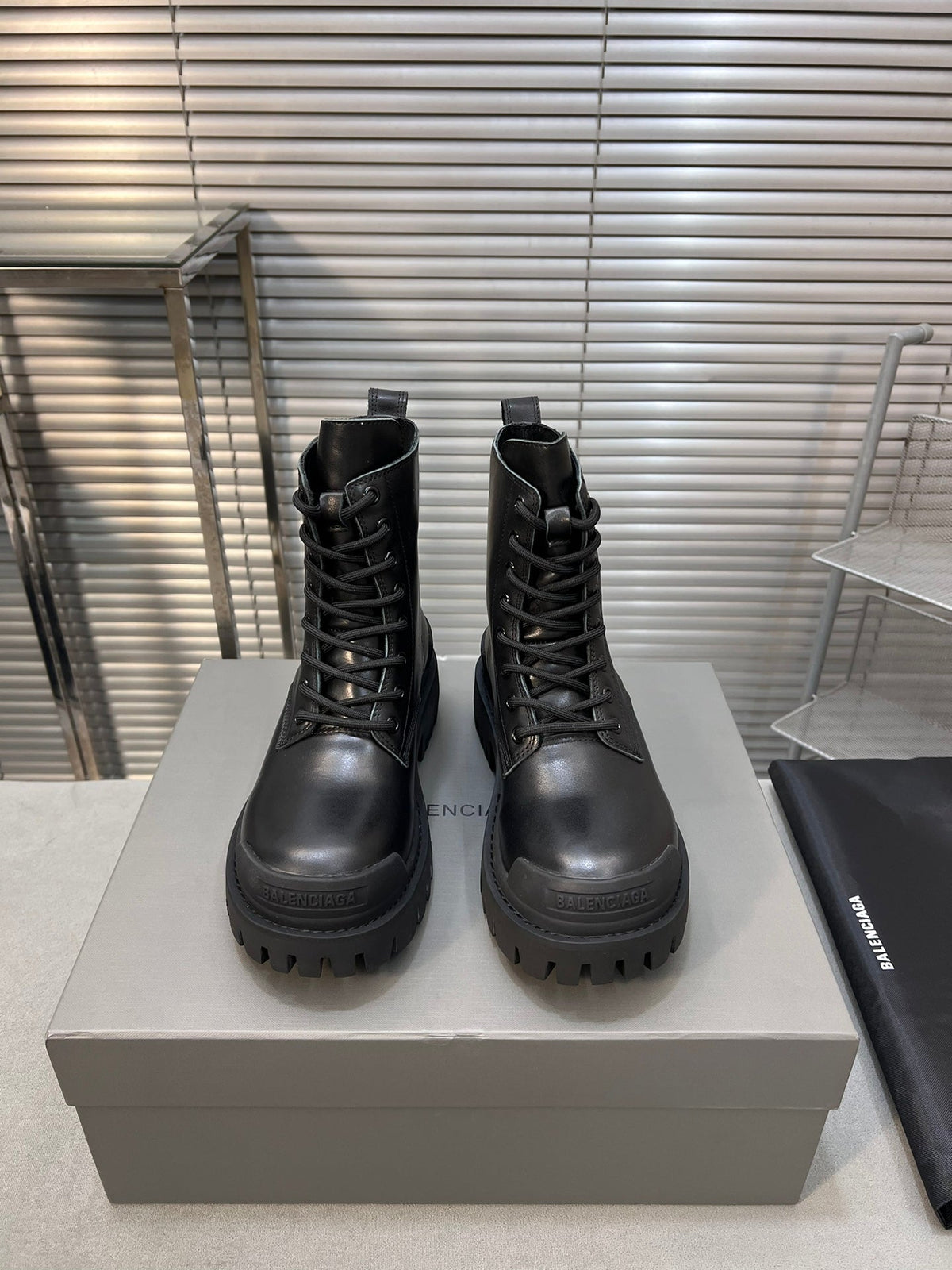 CHUNKY BOOTS IN BLACK SMOOTH CALFSKIN
