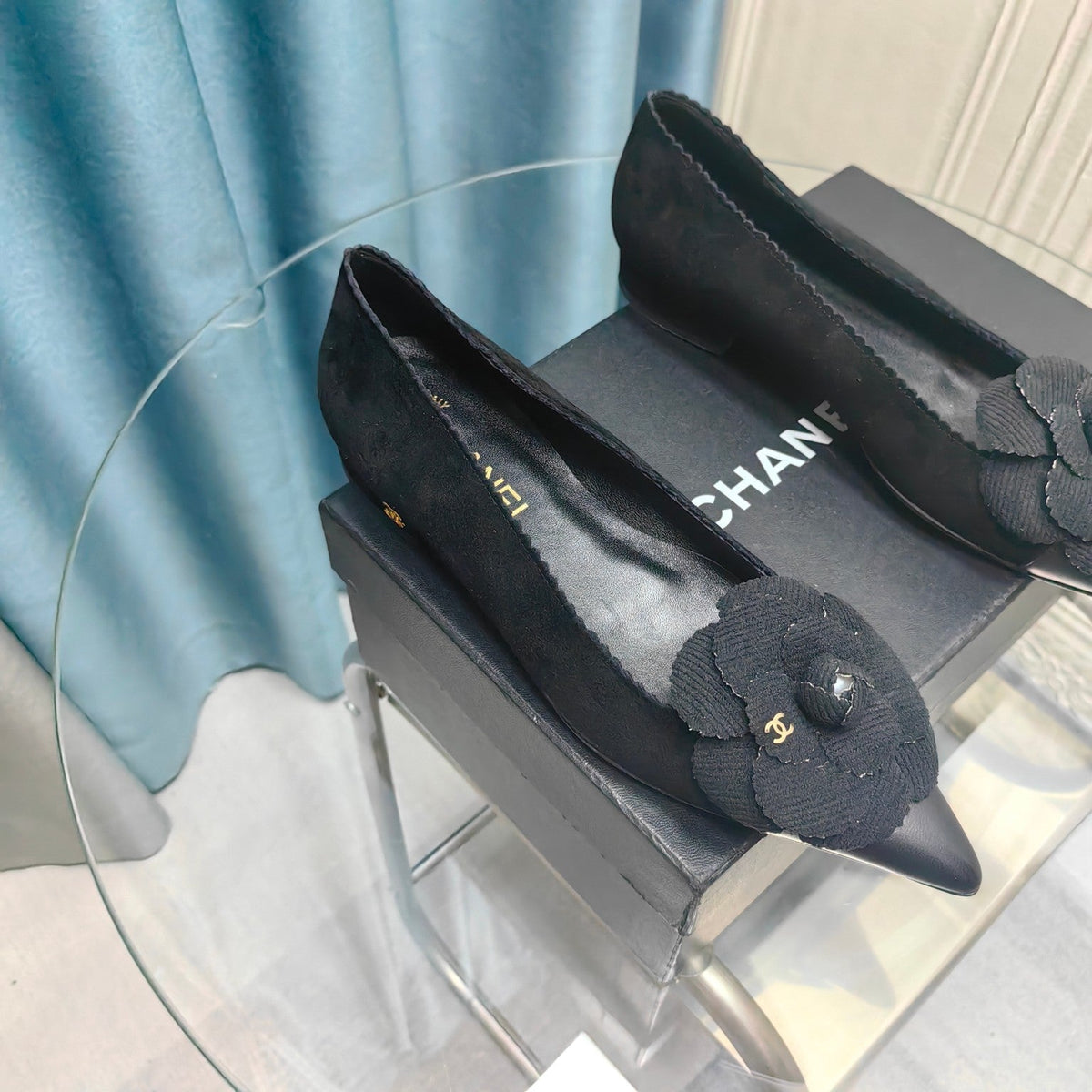 CC BALLET FLAT IN BLACK SUEDE AND CALFSKIN WITH FLOWER