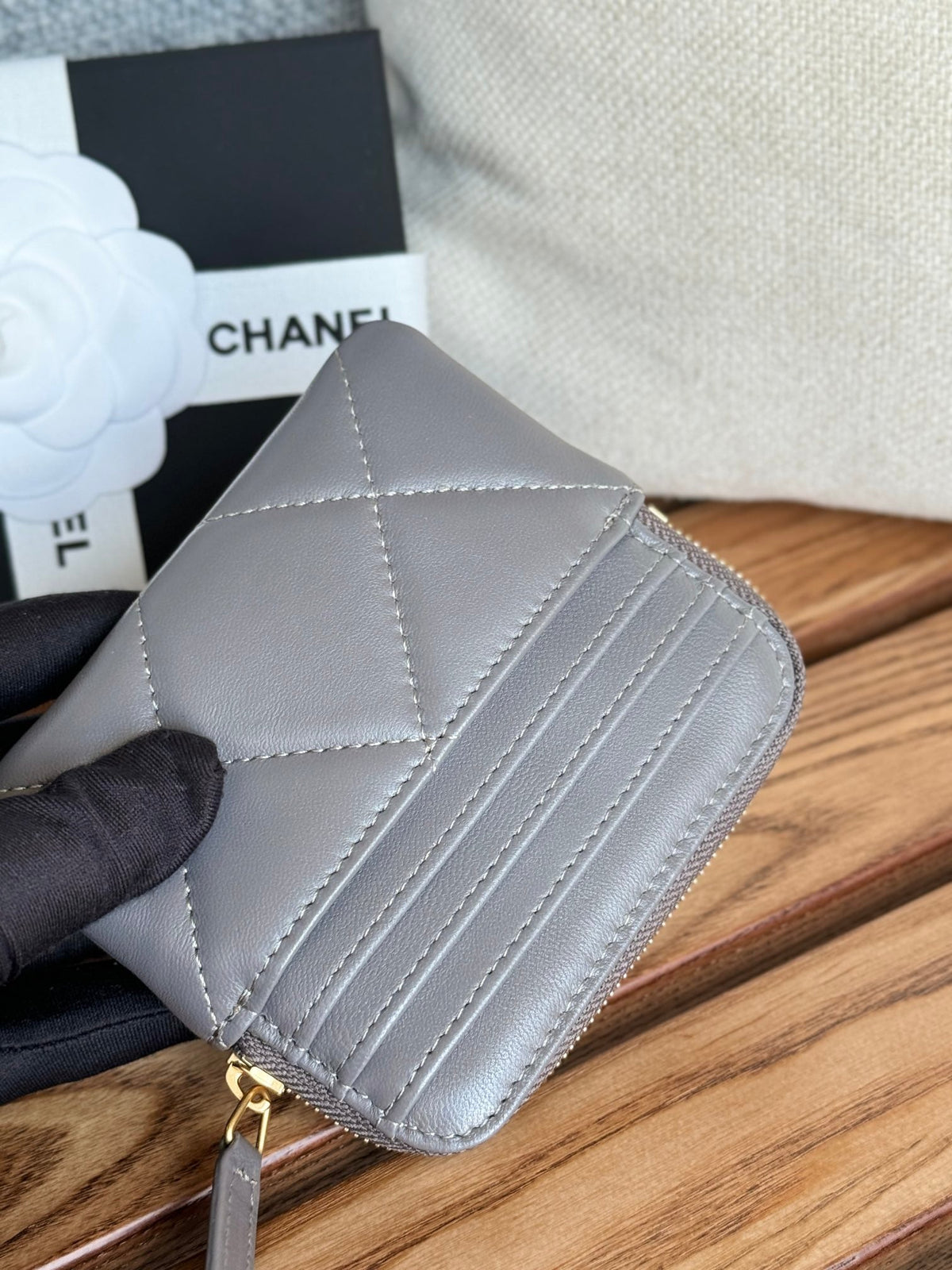 cc 19 zipped coin purse 11cm grey lambskin gold hardware