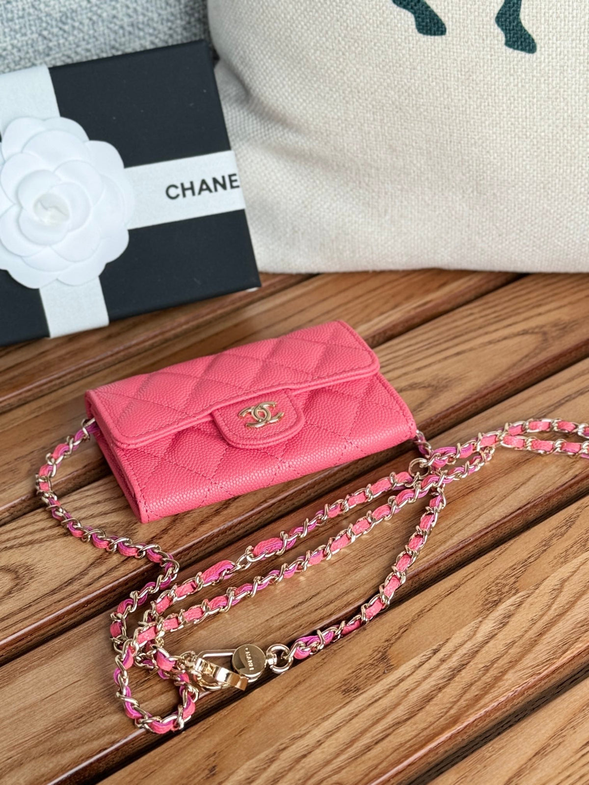 CC 24 Classic Wallet On Chain 11cm PInk Caviar Leather 240672