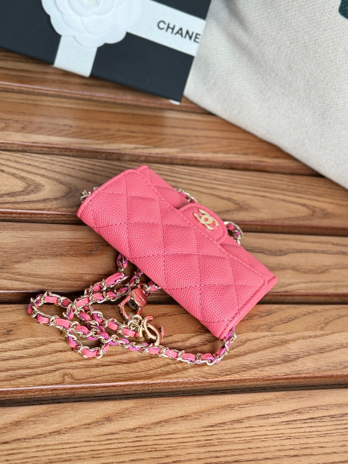 CC 24 Classic Wallet On Chain 11cm PInk Caviar Leather 240672