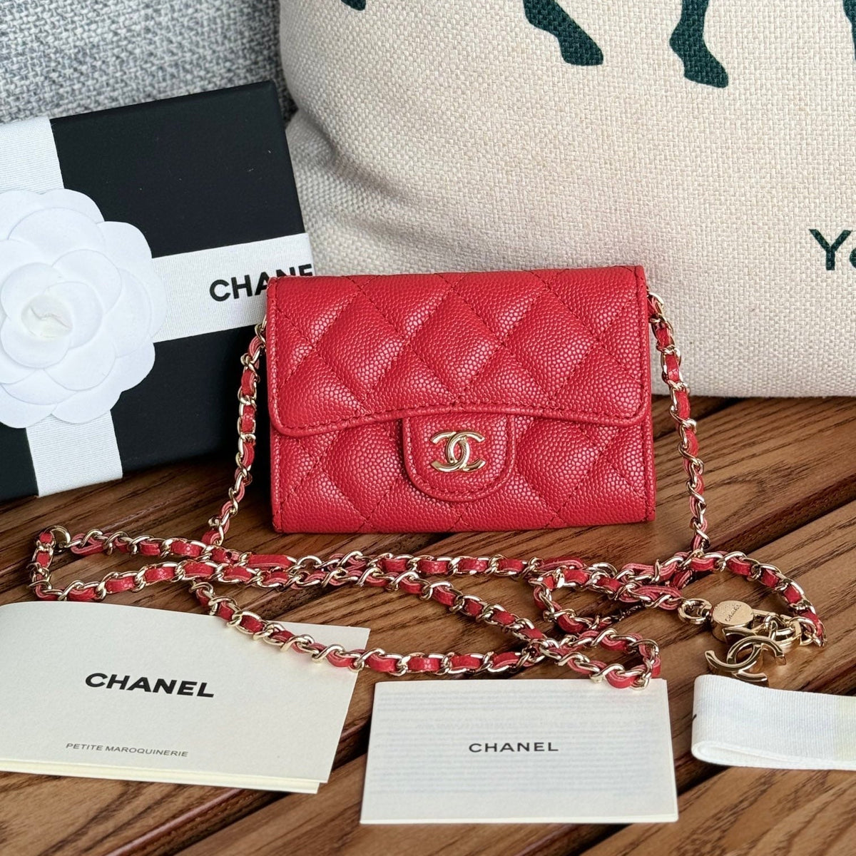 CC 24 Classic Wallet On Chain 11cm Red Caviar Leather 240676