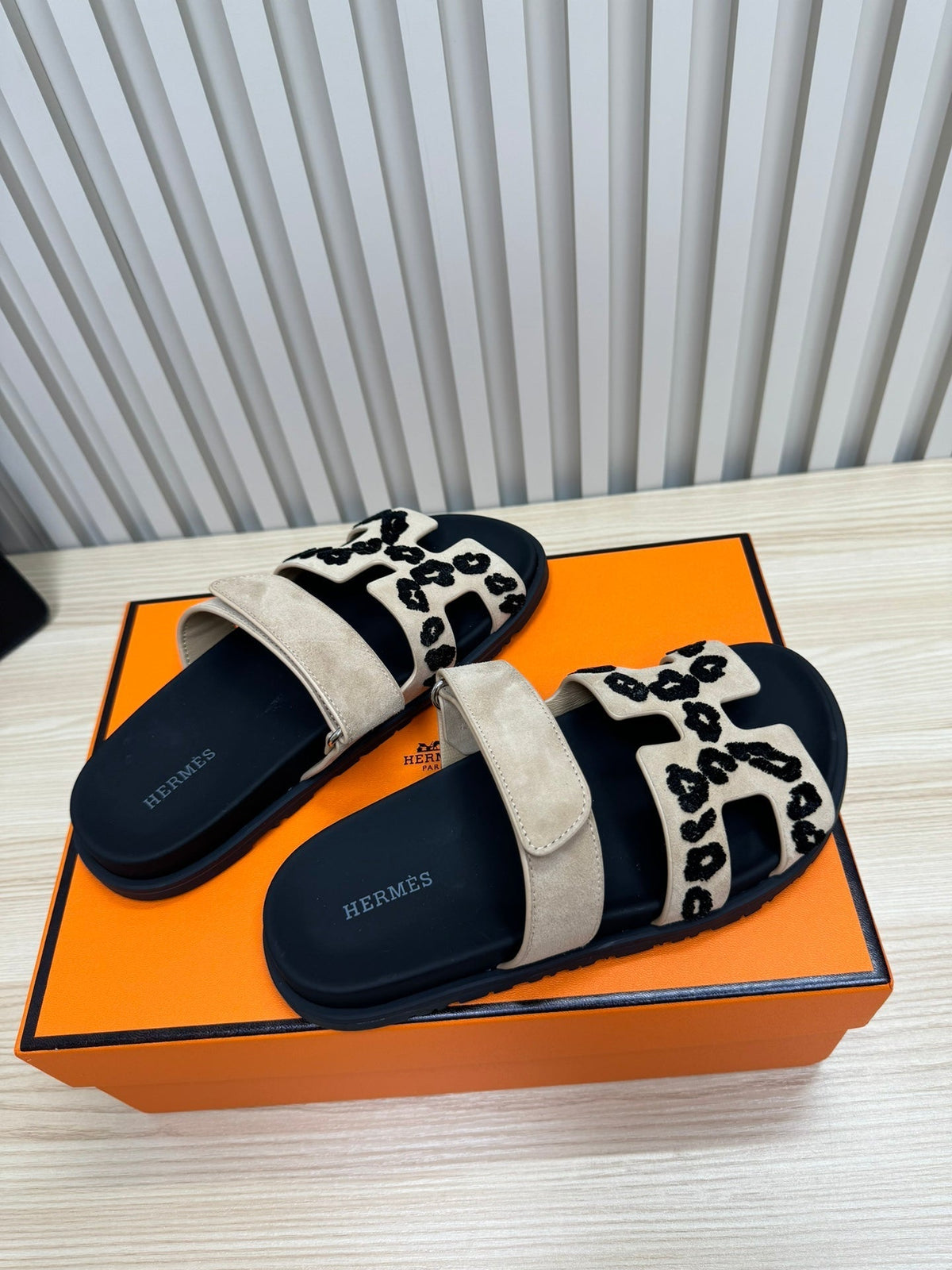HM 26ss Slippers Black Gray Suede Leather 618575