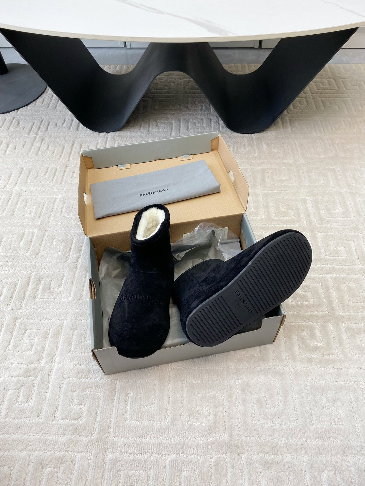 FLAT ANKLE BOOTS IN BLACK SUEDE AND SHEARLING LINING