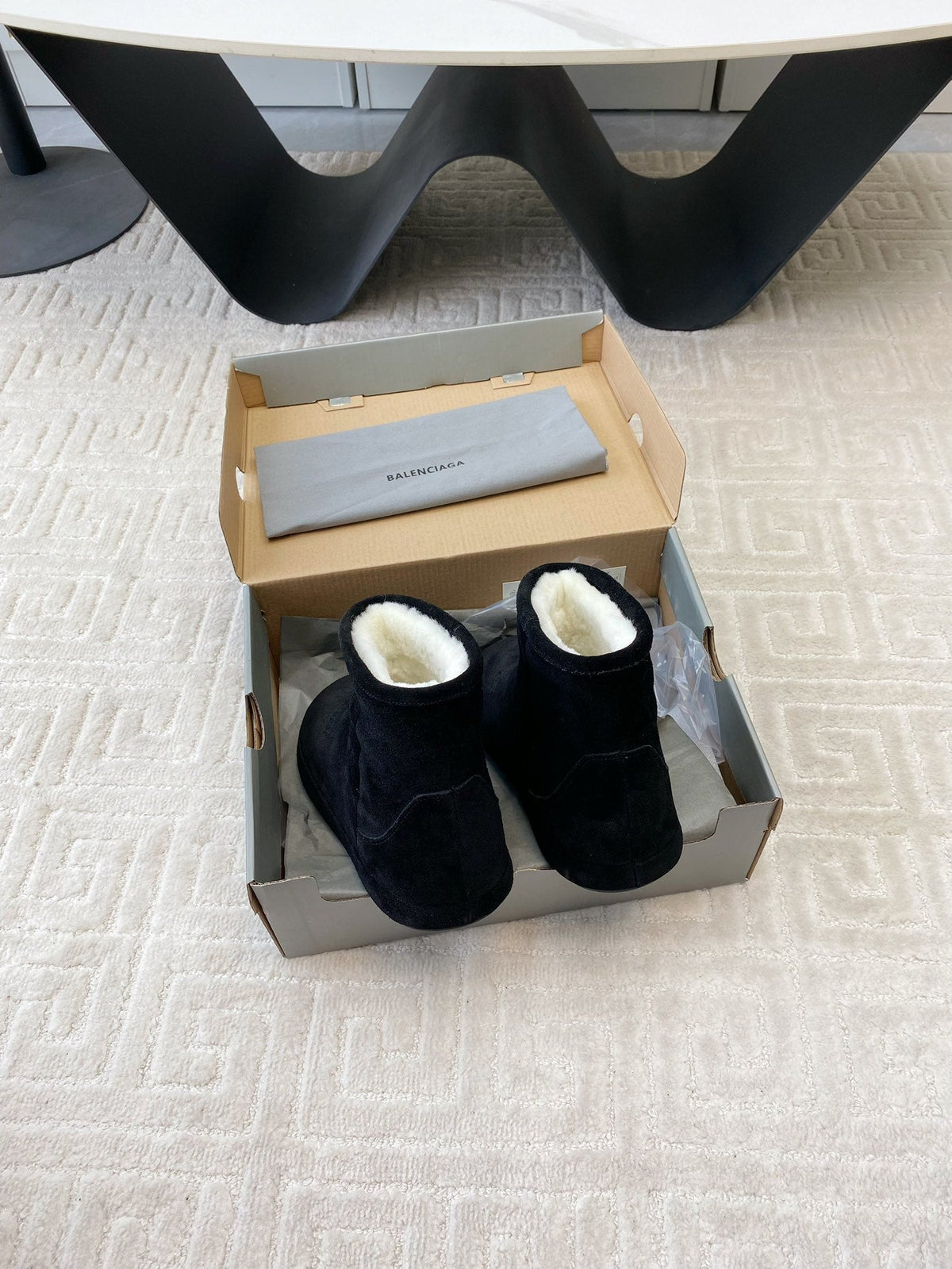 FLAT ANKLE BOOTS IN BLACK SUEDE AND SHEARLING LINING