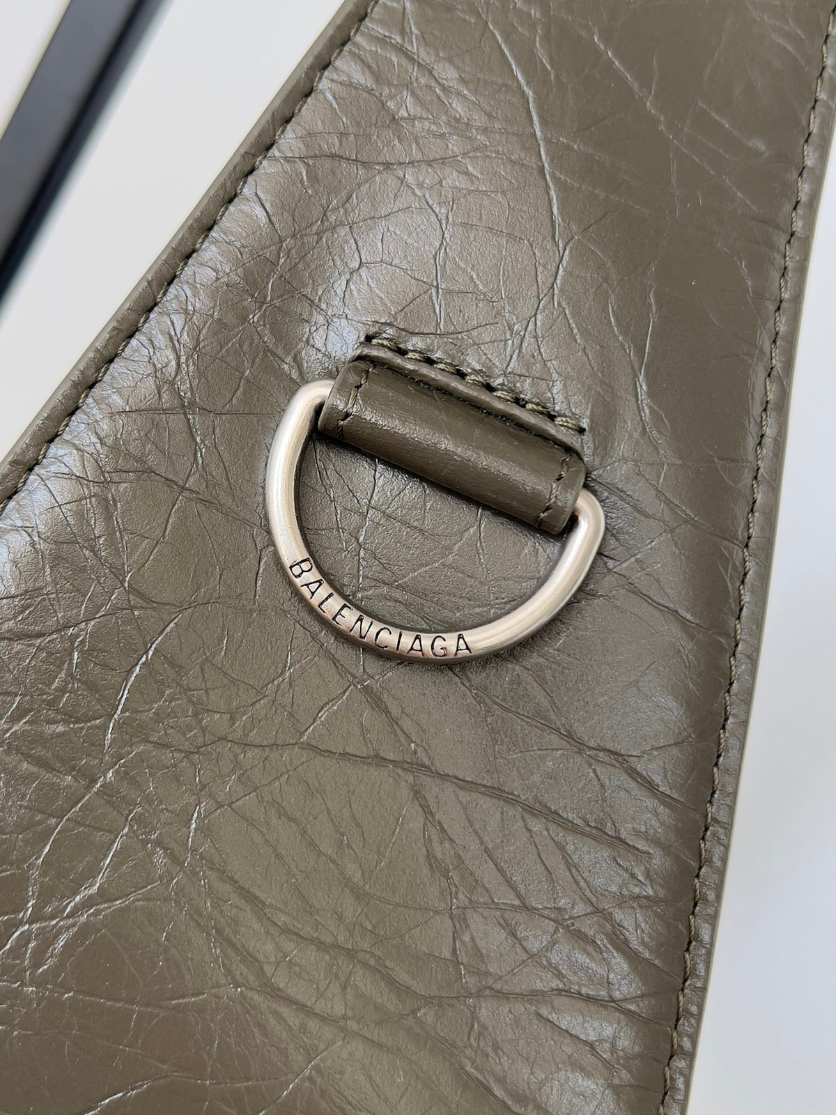 SUPERBUSY SLING BAG 35 IN KHAKI GREEN LAMBSKIN