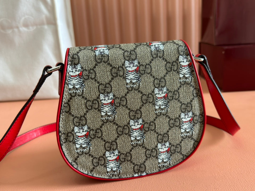 Gucci Cat Print Shoulder Bag White Red Beige Canvas 239660