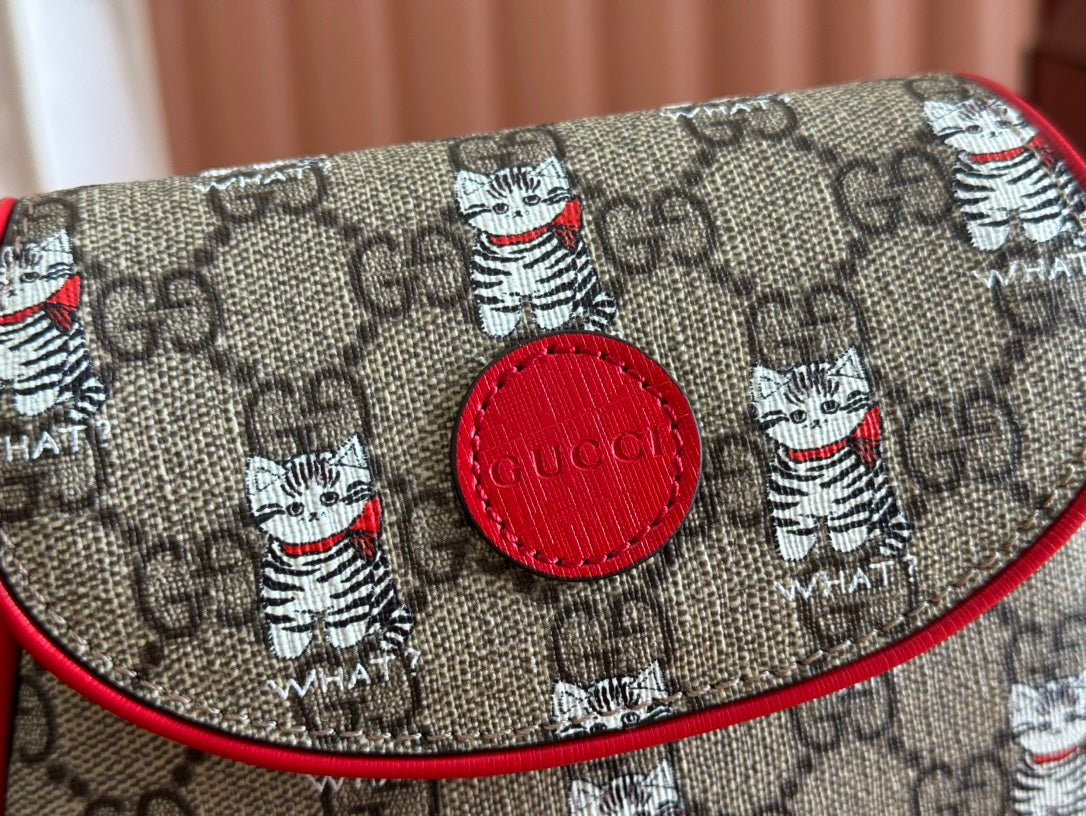 Gucci Cat Print Shoulder Bag White Red Beige Canvas 239660