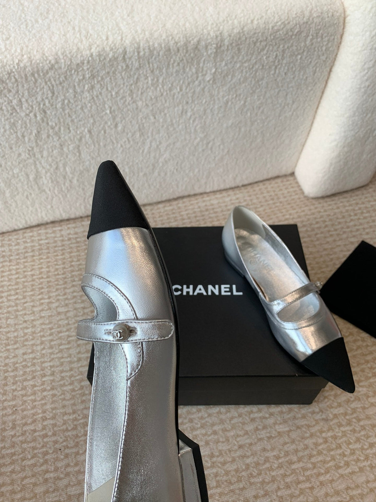 Pointed Toe Mary Jane Shoes Silver Mix Black Lambskin