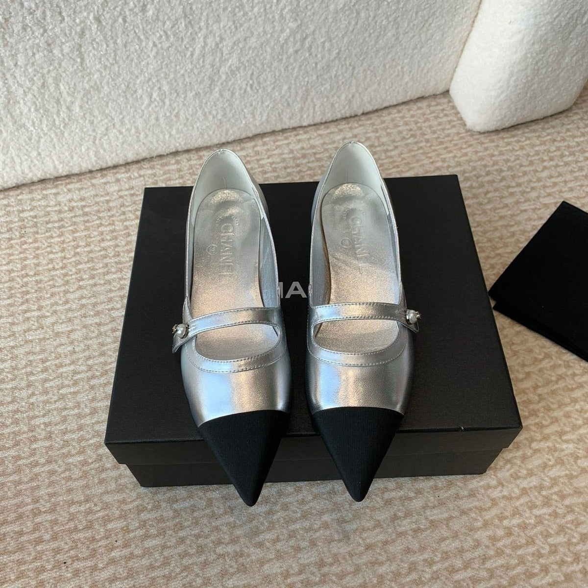 Pointed Toe Mary Jane Shoes Silver Mix Black Lambskin