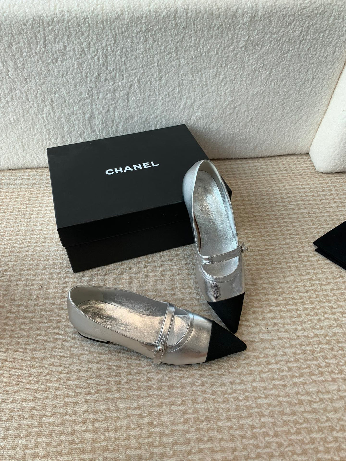 Pointed Toe Mary Jane Shoes Silver Mix Black Lambskin