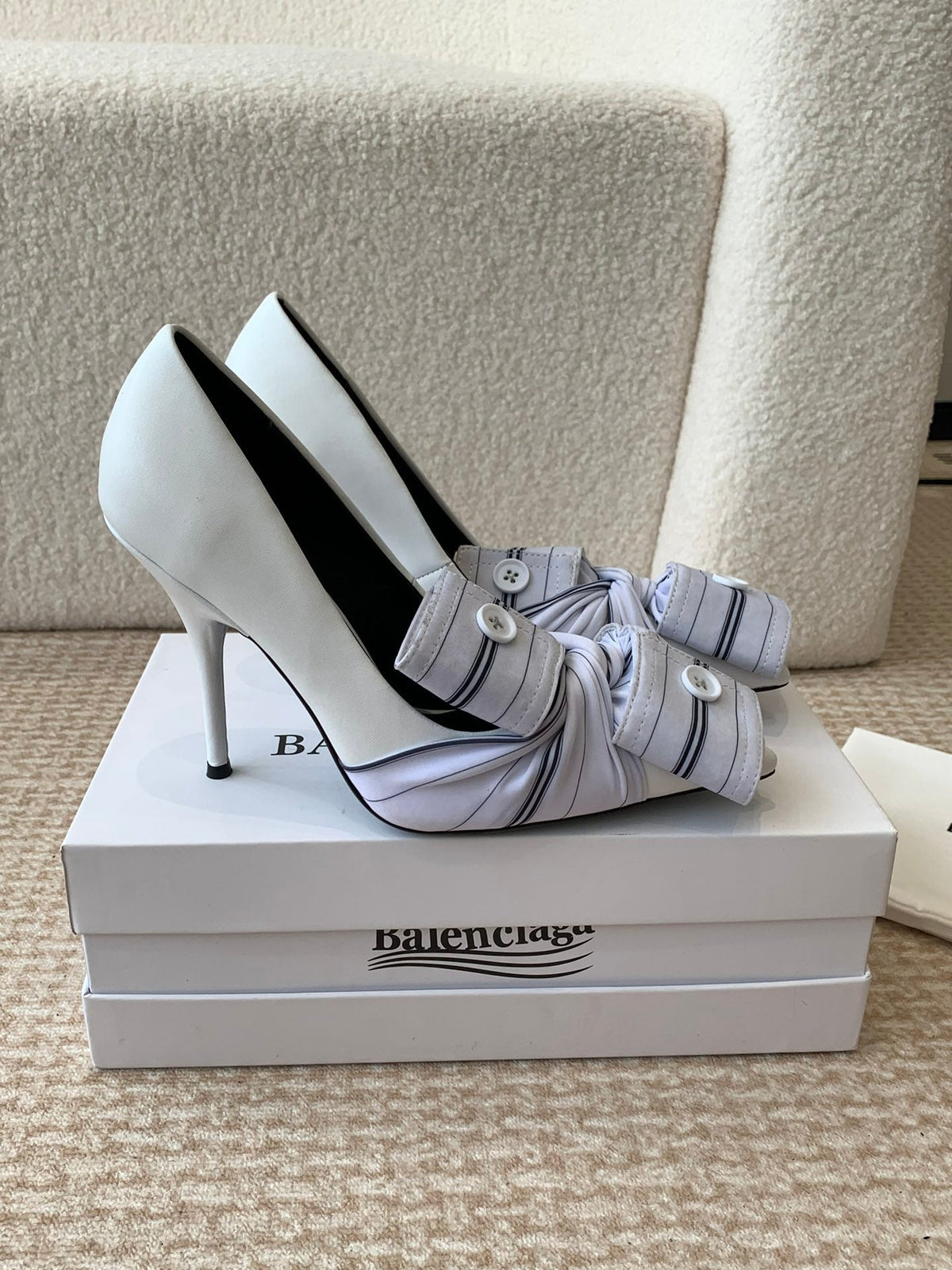 KNIFE CHEMISE HIGH PUMPS IN WHITE COTTON AND CALFSKIN