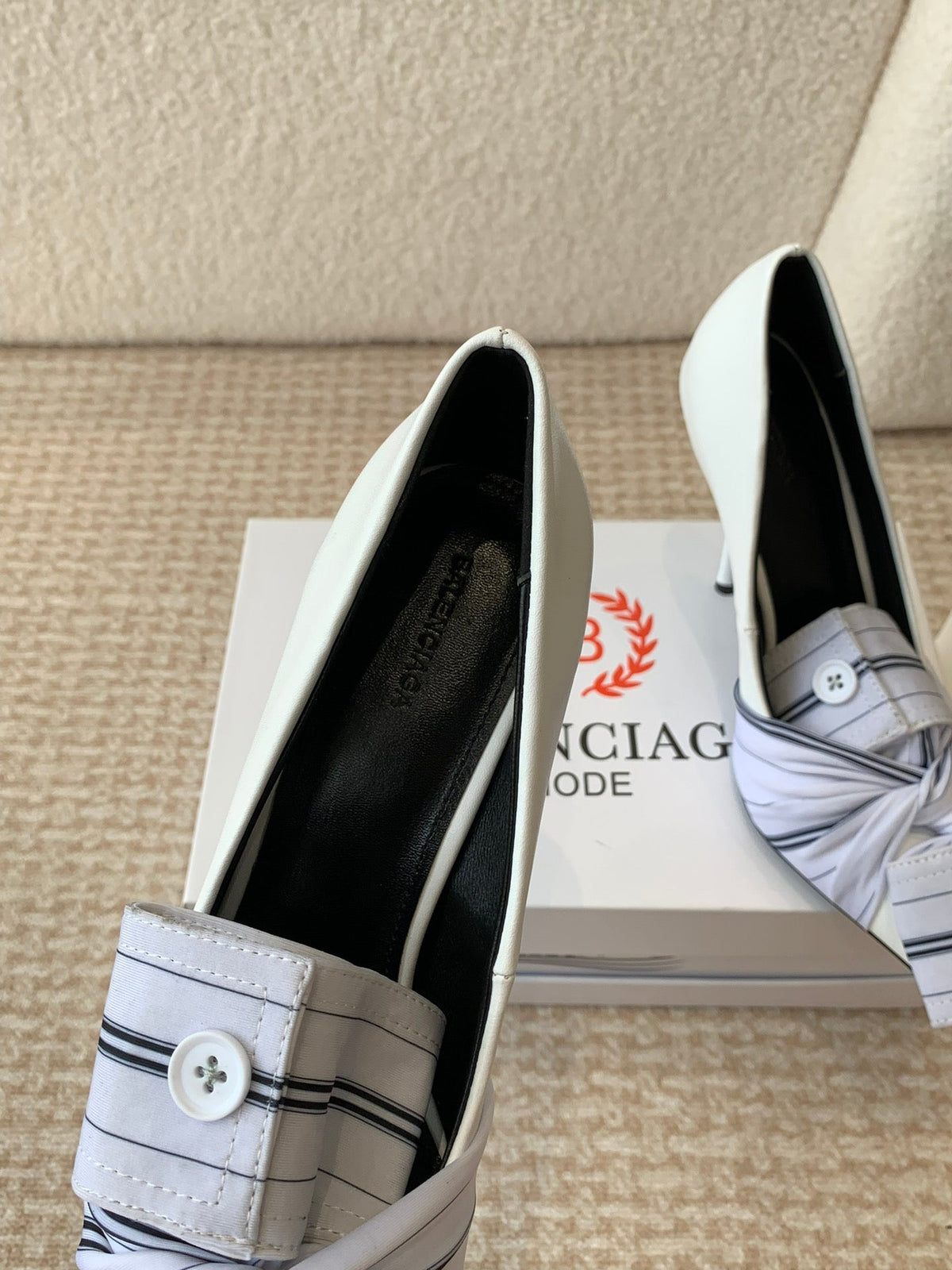 KNIFE CHEMISE HIGH PUMPS IN WHITE COTTON AND CALFSKIN