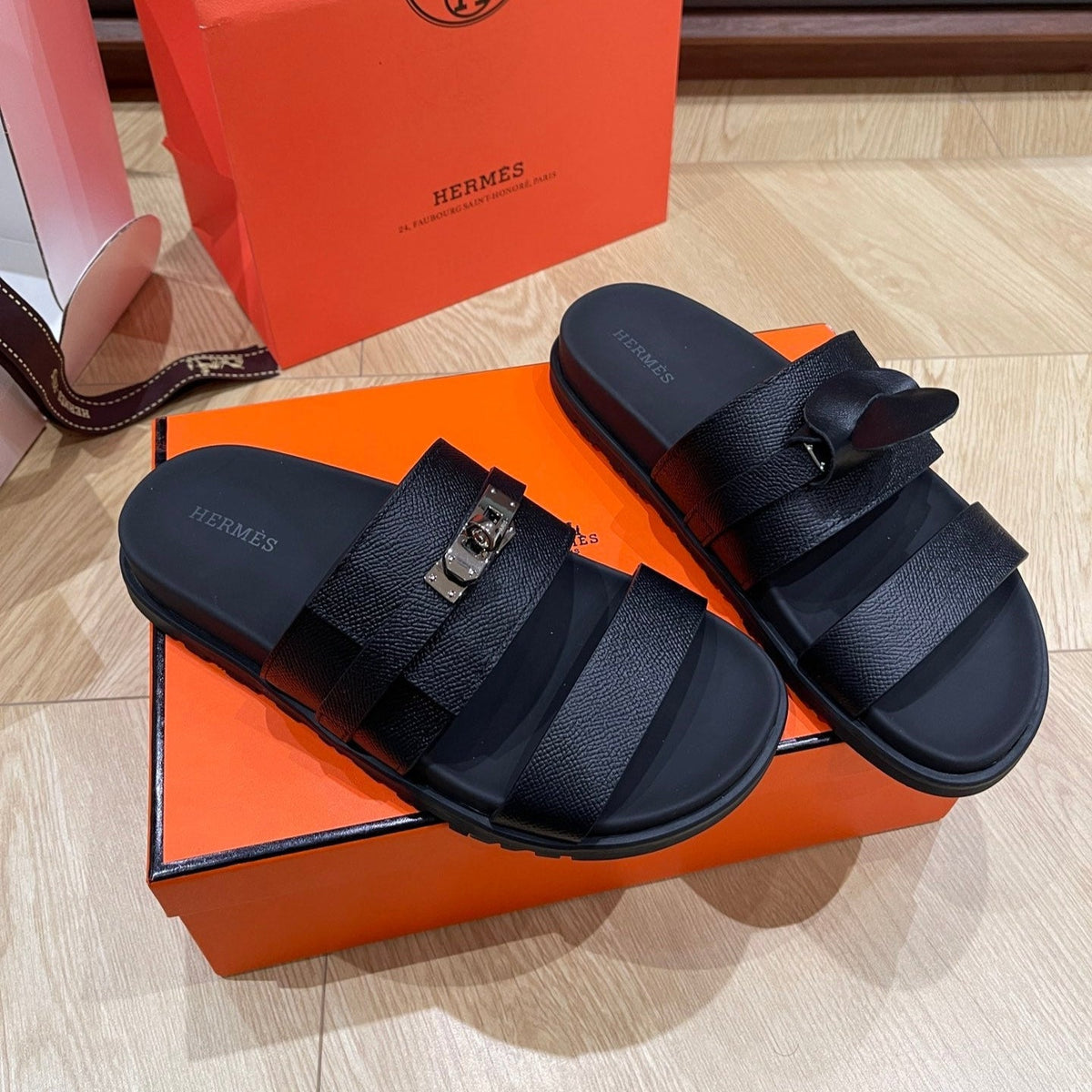 HM 25 Jackson Sandal Black Grained Calfskin