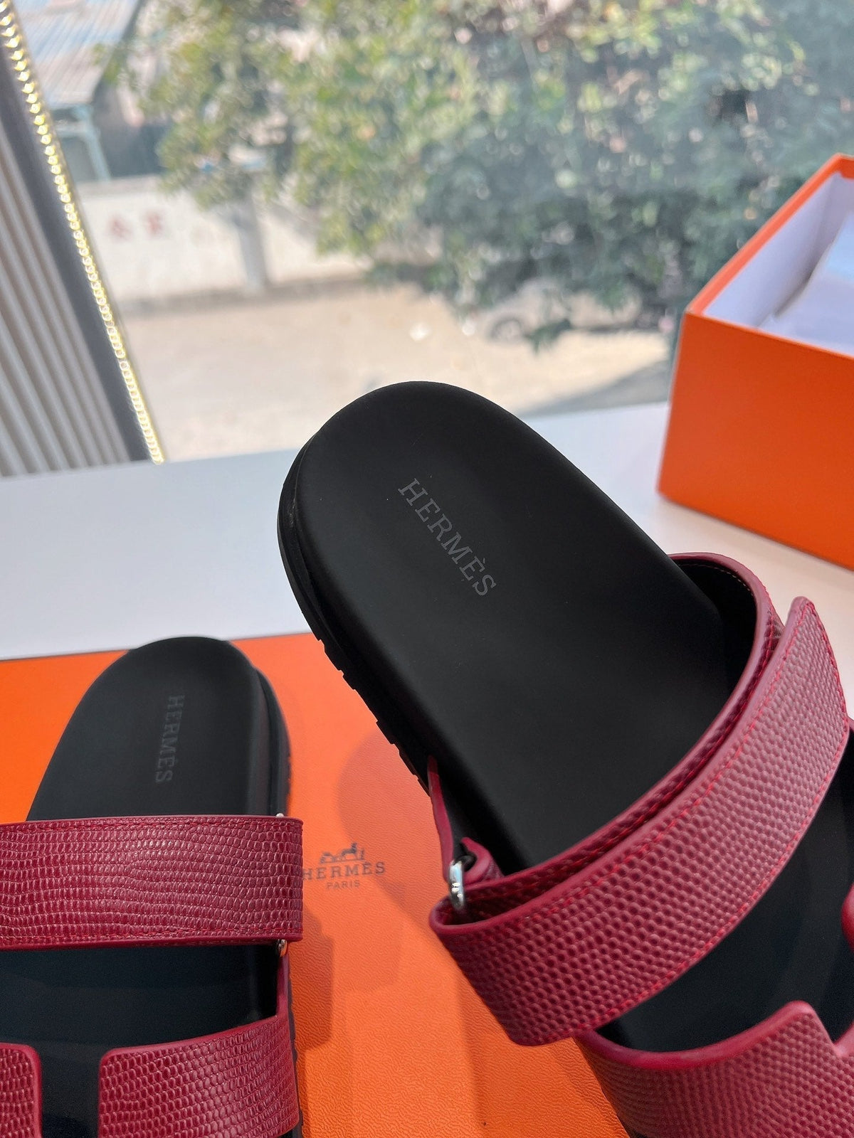 CHYPRE SANDAL IN CURRANT RED SHINY GRAINED CALFSKIN
