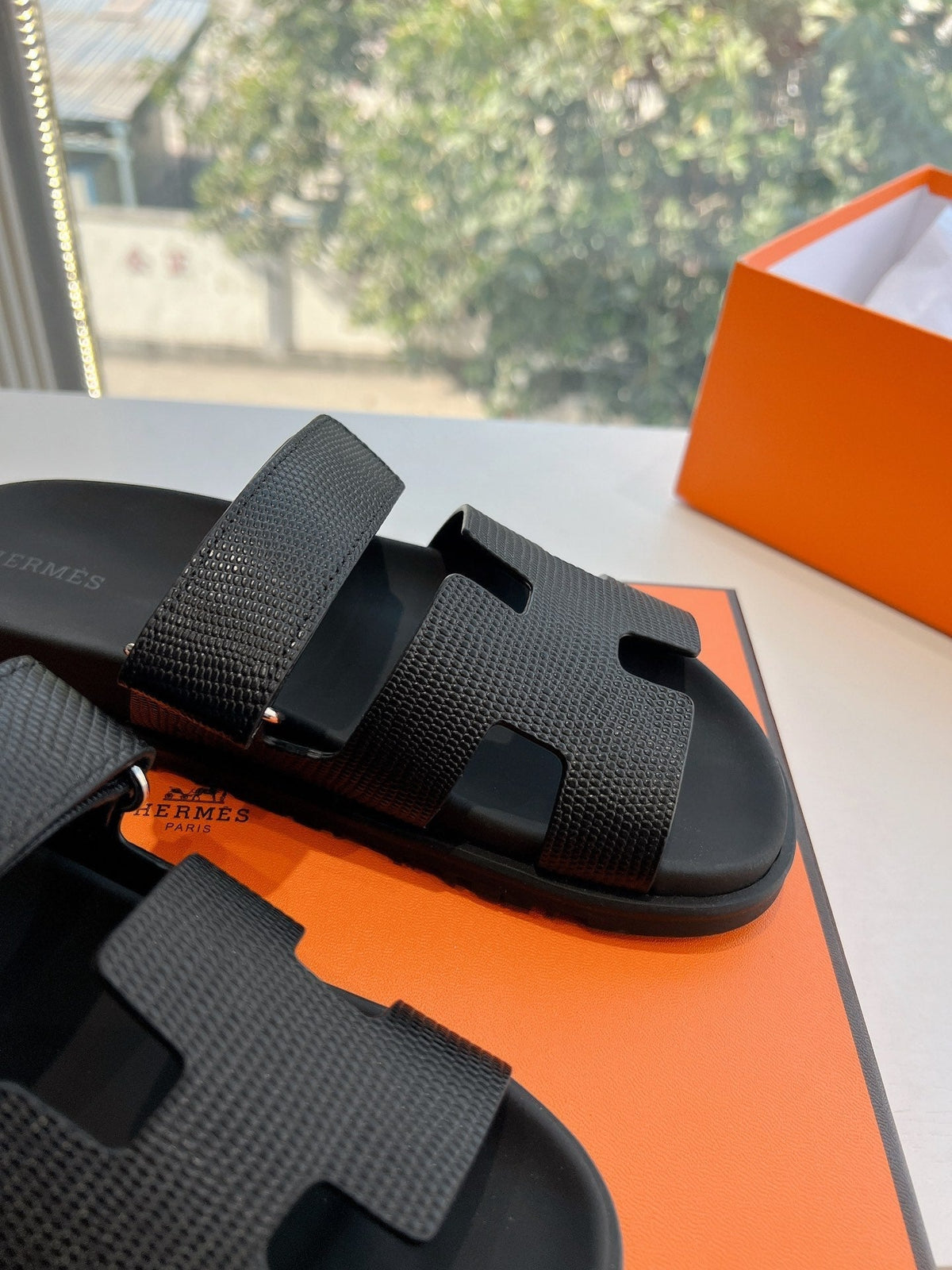 CHYPRE SANDAL IN BLACK SHINY GRAINED CALFSKIN