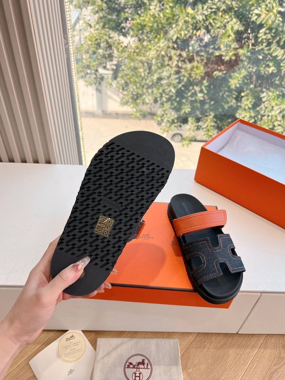 CHYPRE SANDAL IN BLACK DENIM AND VIVID ORANGE CALFSKIN