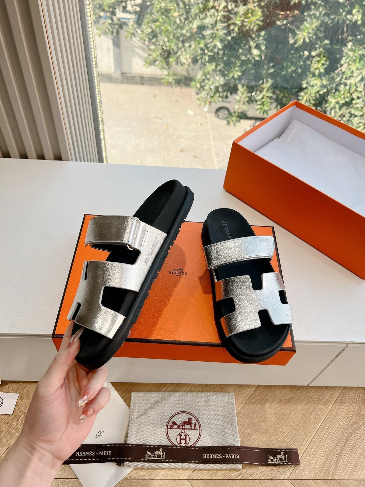 HM Chypre Sandal Silver Calfskin 202812