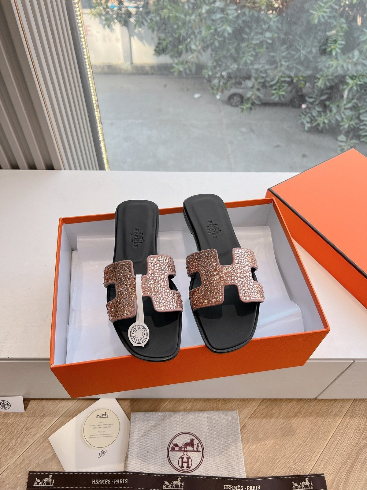 OASIS SLIDE IN PENNY BROWN CALFSKIN WITH CRYSTALS