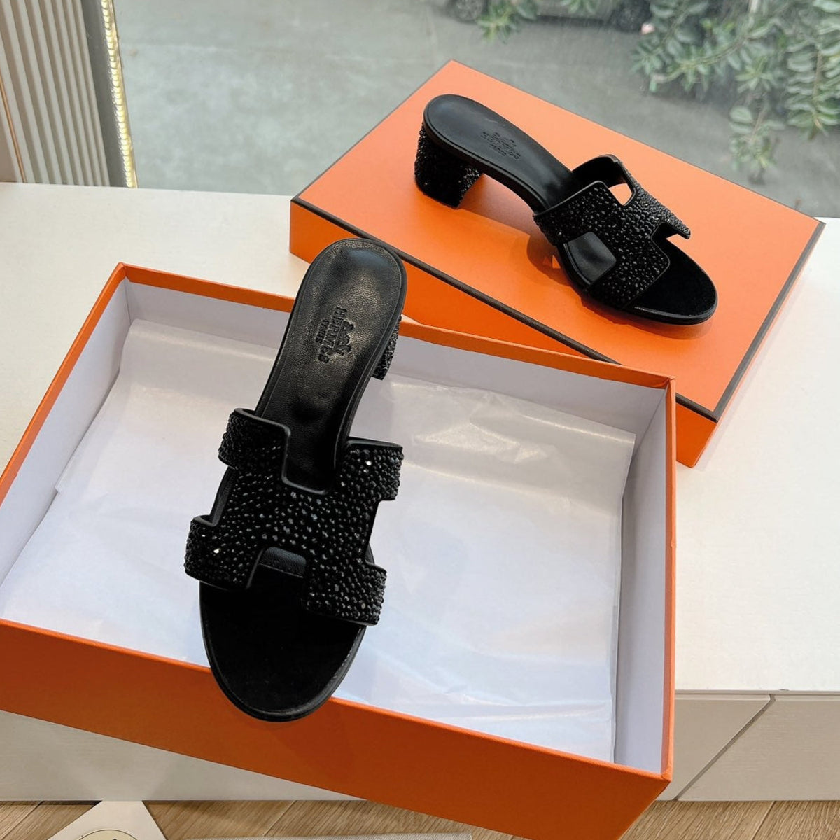 OASIS SANDAL IN BLACK SUEDE WITH CRYSTALS