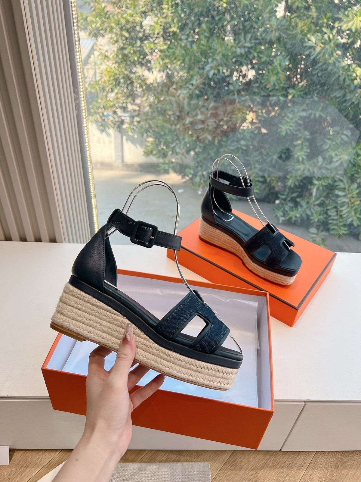 ELDA ESPADRILLE IN MIDNIGHT BLUE FABRIC AND BLACK CALFSKIN