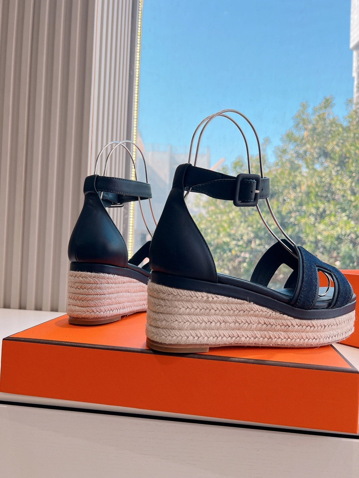 ELDA ESPADRILLE IN MIDNIGHT BLUE FABRIC AND BLACK CALFSKIN