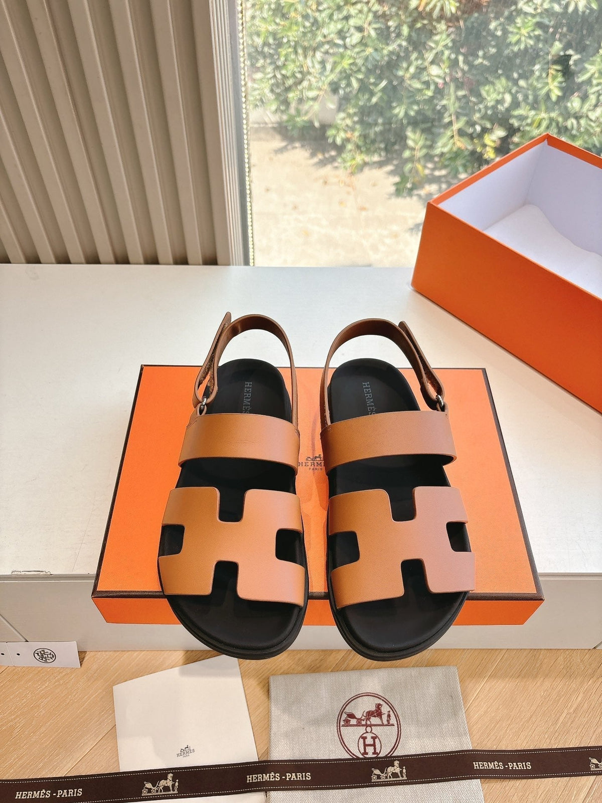HM 25 Genius Sandal Gold Black Calfskin