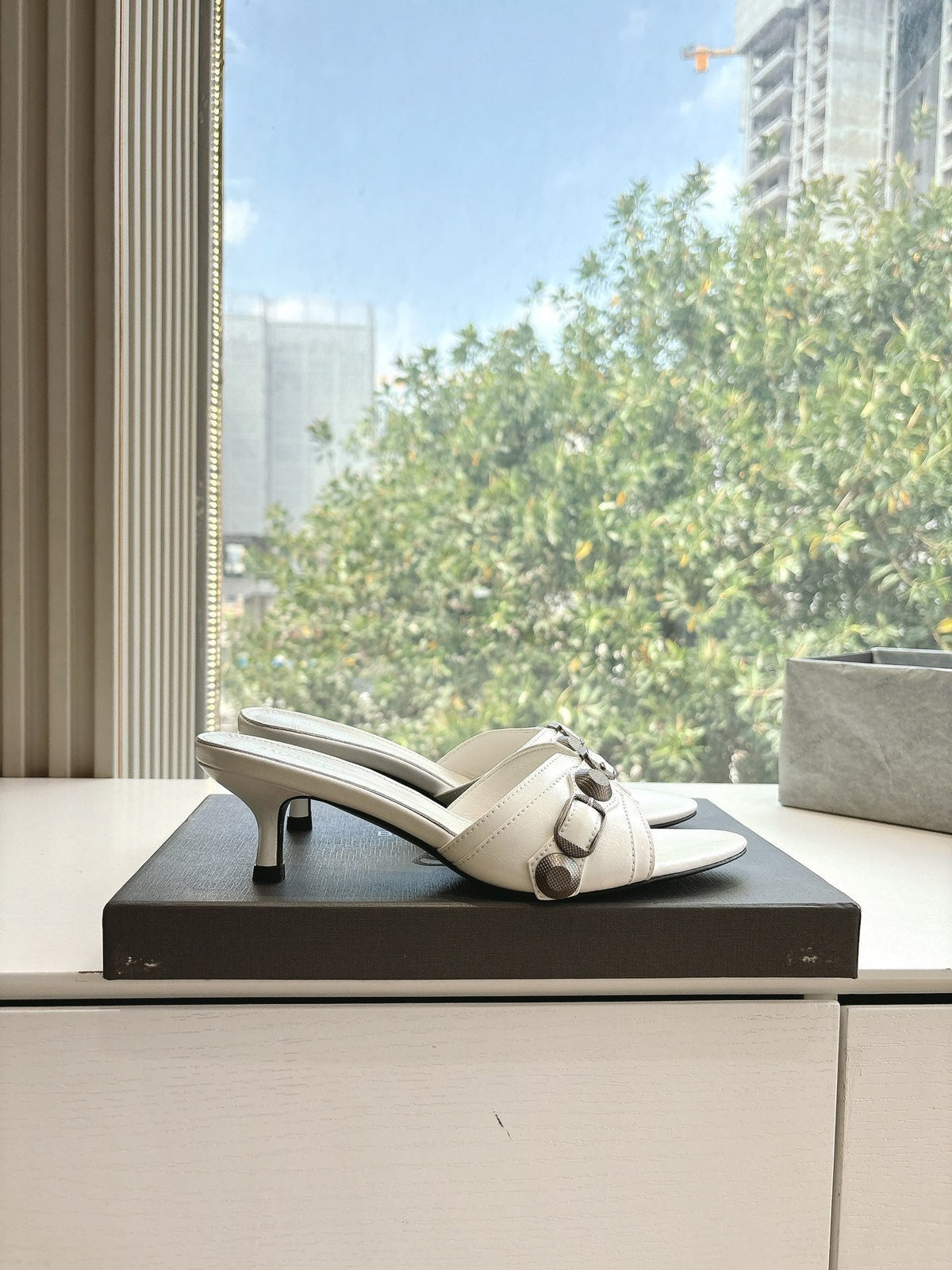 CAGOLE MID-HEEL MULES IN WHITE CALFSKIN