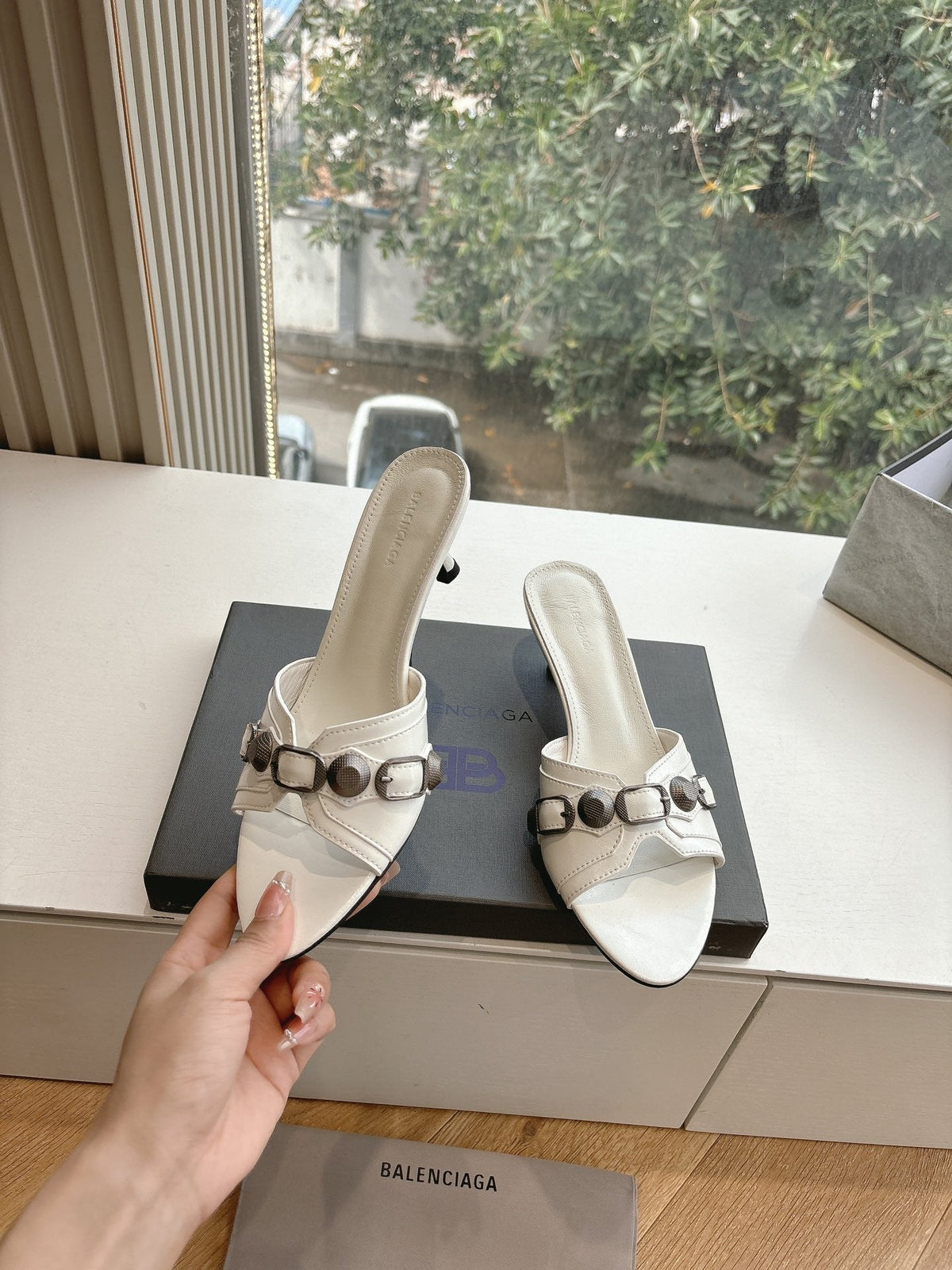 CAGOLE MID-HEEL MULES IN WHITE CALFSKIN