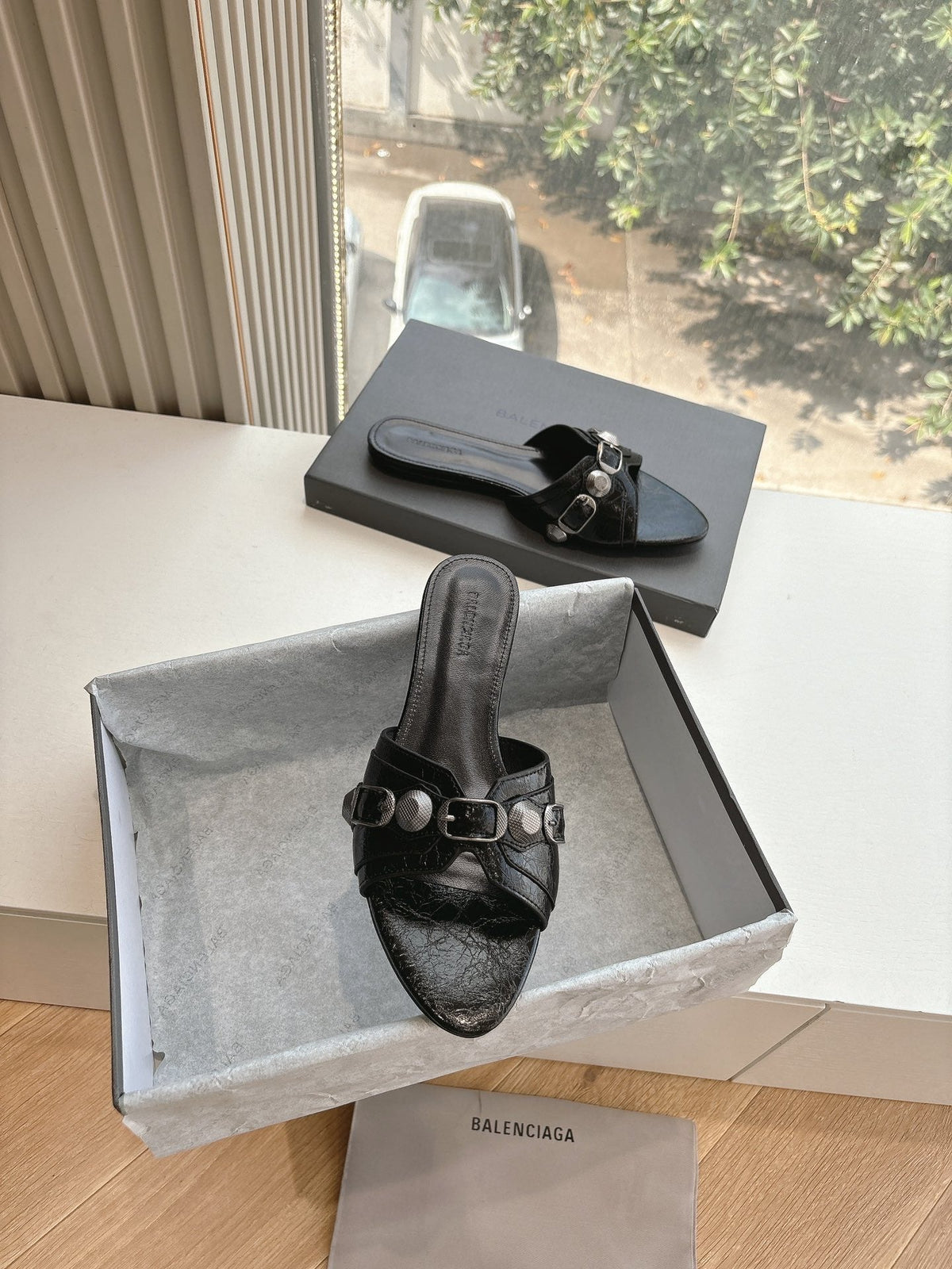CAGOLE FLAT MULES IN BLACK CALFSKIN