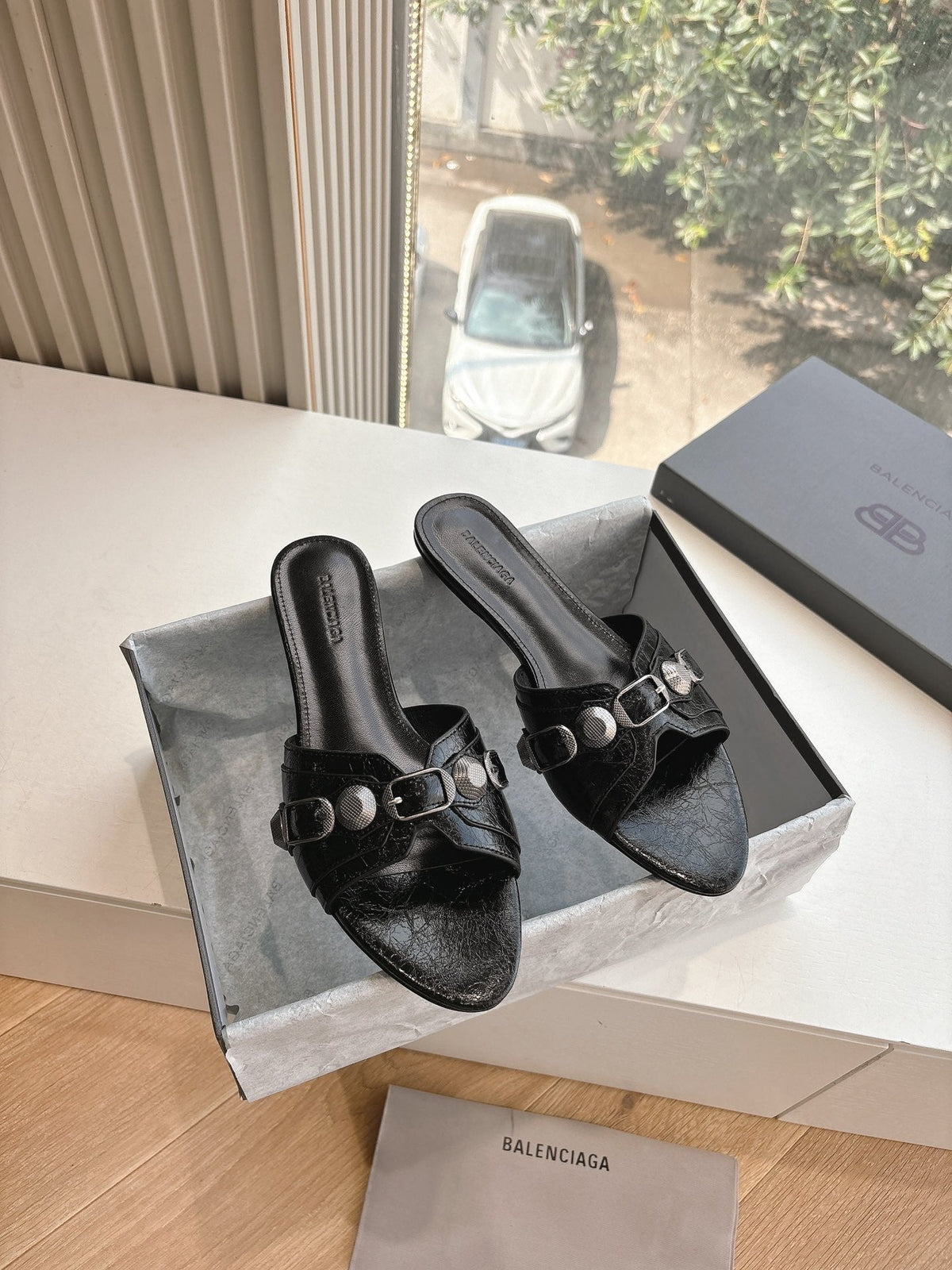 CAGOLE FLAT MULES IN BLACK CALFSKIN