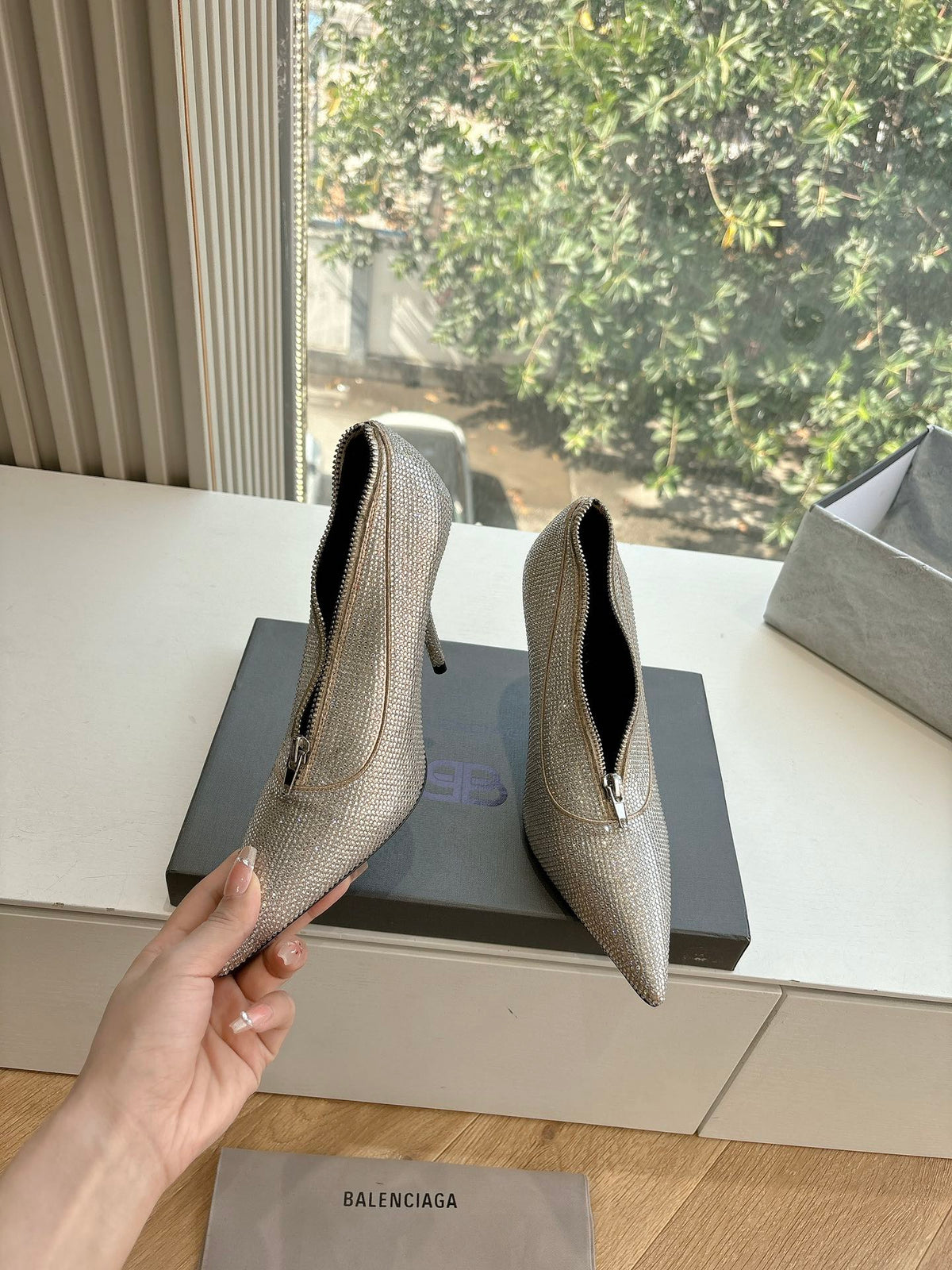 ZIPPER POINTED-TOE HIGH PUMPS IN BEIGE SUEDE ATTACHED SILVER CRYSTAL